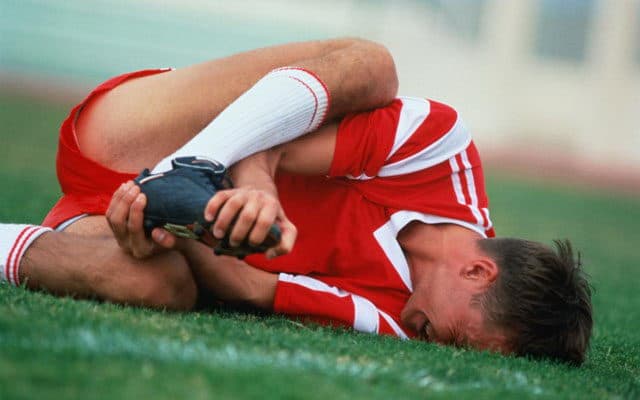 Chấn Thương Chân Khi Đá Bóng: Nhận Diện Tổn Thương Và Phác Đồ Điều Trị Cho Cầu Thủ