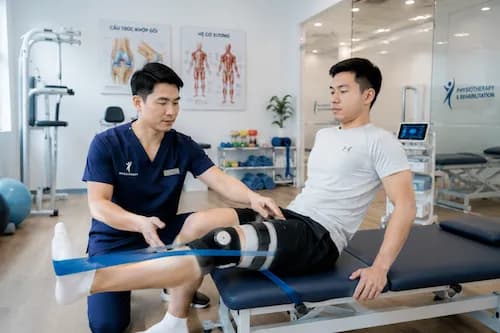 Chấn Thương Đầu Gối: Hướng Dẫn Chăm Sóc Và Phục Hồi Từ Chuyên Gia